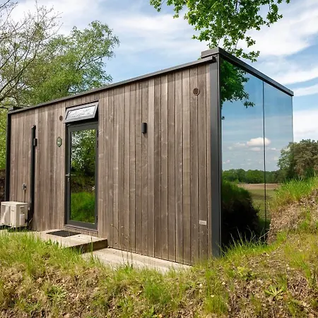 Tiny Mirror House - Luxe Oeoed *