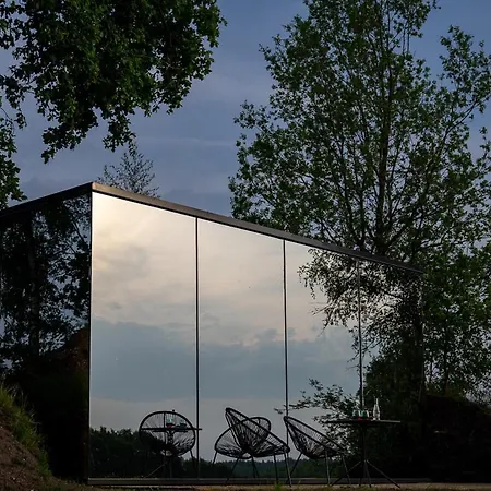 בית נופש Tiny Mirror House - Luxe Oeoed Wilsum