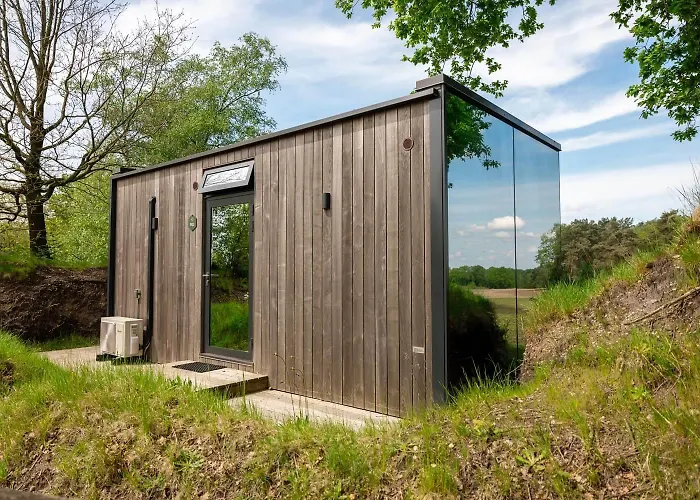 Tiny Mirror House - Luxe Oeoed *